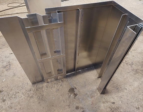 Фасадные металлокассеты из алюминия с вентрешеткой на заказ завод СТиВ
