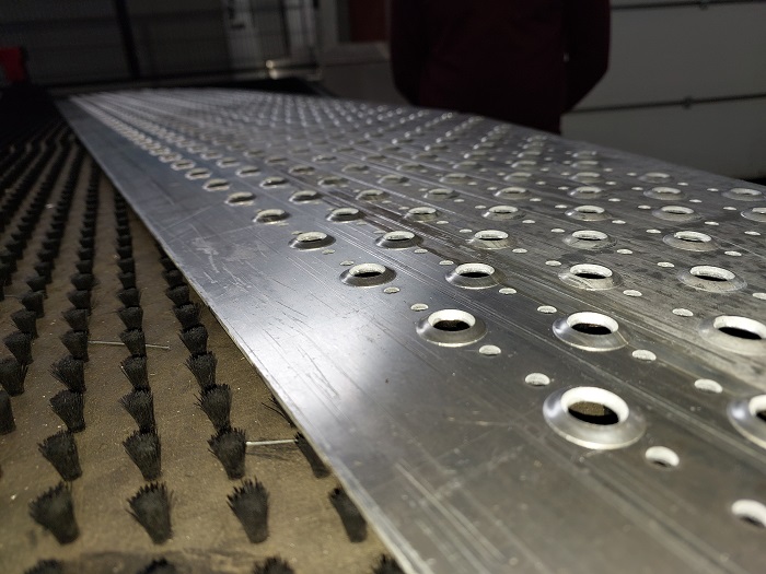 Перфорация листового алюминия с пуклевкой на заказ новость завод СТиВ