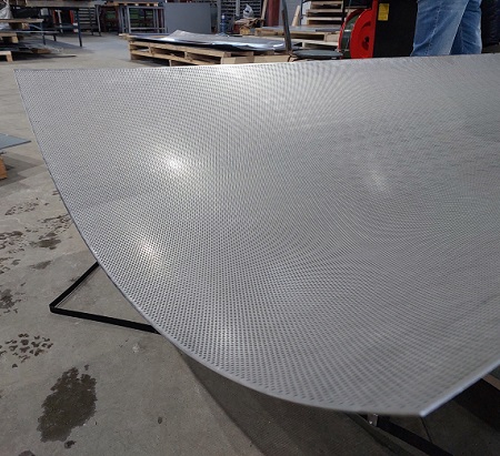 Обработка больших листов металла на заводе СТиВ