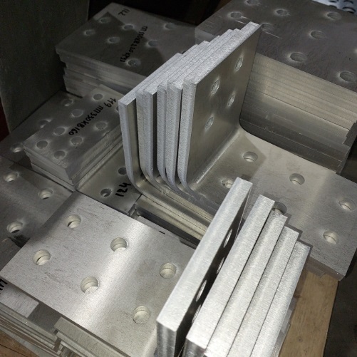 Изделия из толстого алюминия: кронштейны и пластины 12 мм от СТиВ