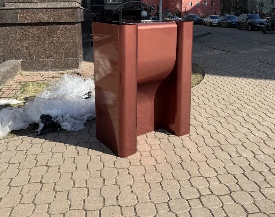 Фасадная кассета из анодированного алюминия гнутая по радиусу производства завода СТиВ